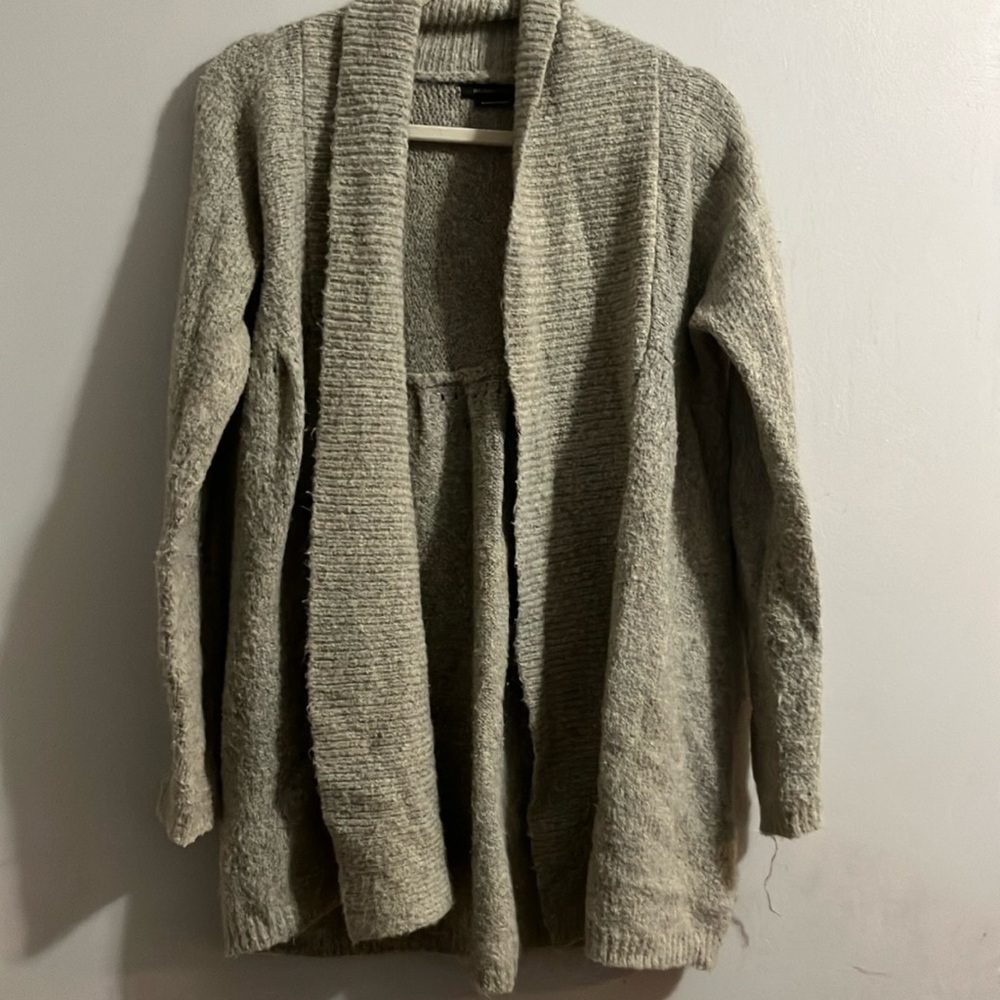Excellent condition BCBGMAXAZRIA Size Medium knit sweater